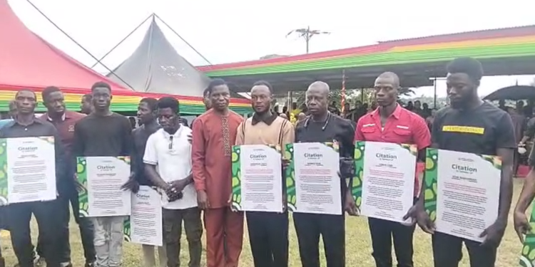 Mahama Donates GHS100,000 to Residents Who Recovered Victims of Helicopter Crash