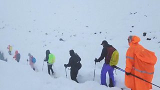 Rescue efforts under way after 1,000 people trapped on Mount Everest slopes